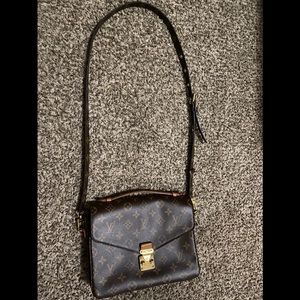 Authentic Louis Vuitton Pochette Metis